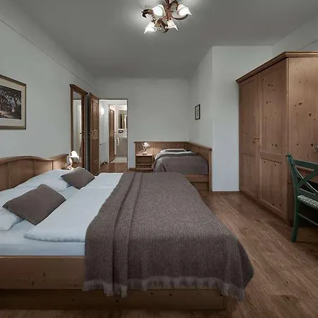 Lisi Family Hotell 4*